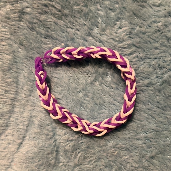 I’m selling bracelets - Picture 2 of 4